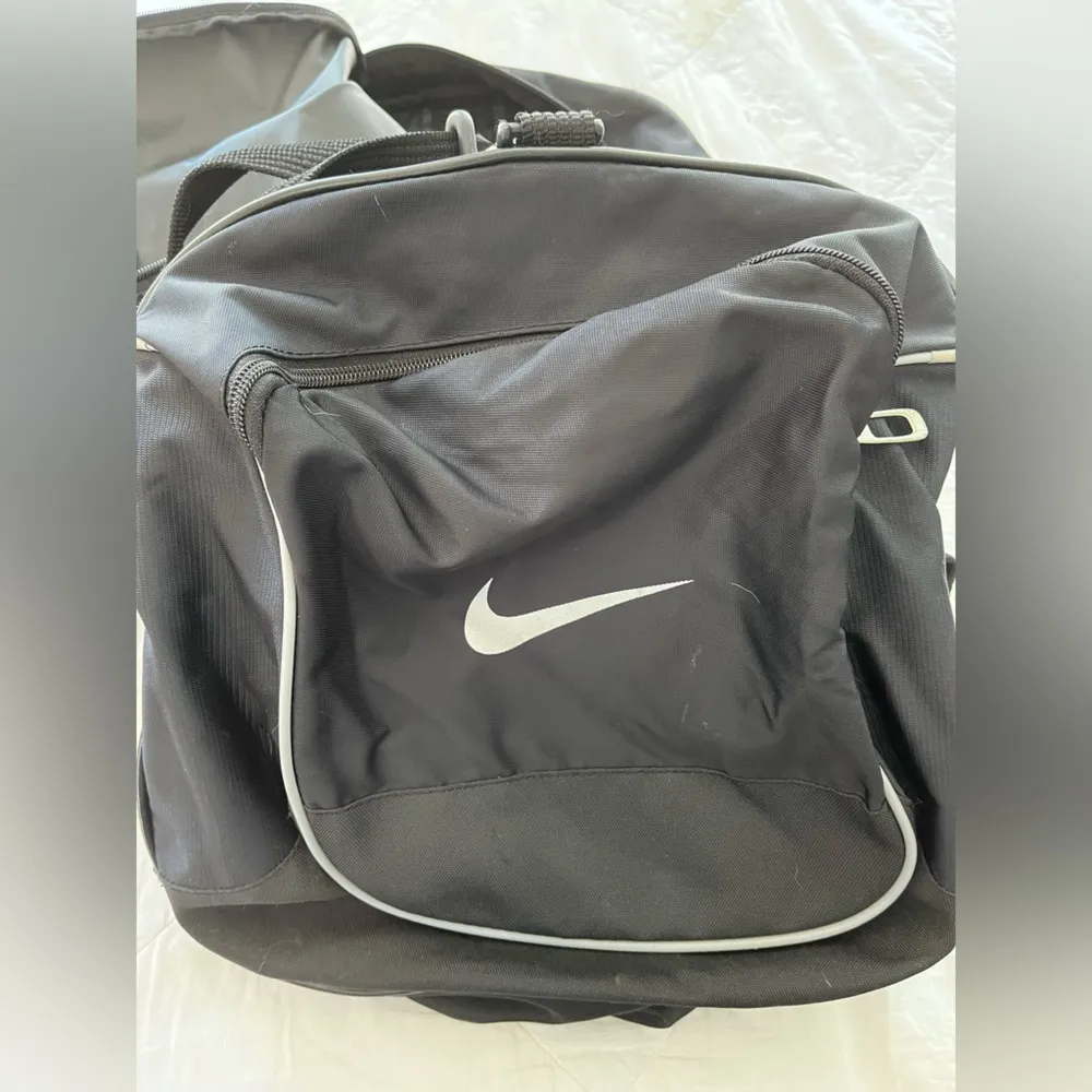 Black Nike Duffel Bag - Image 4