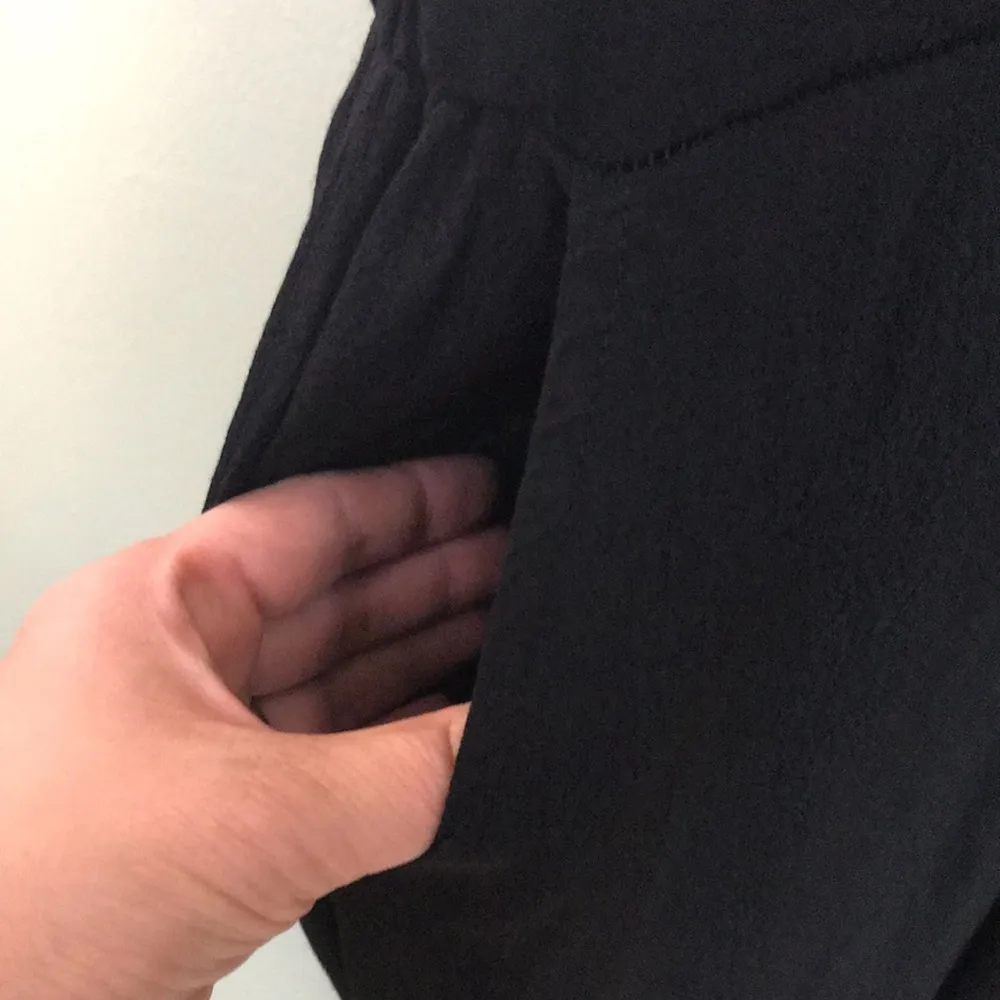 Monrow Women’s Black Crepe Drop Waist Hidden Button - Image 6