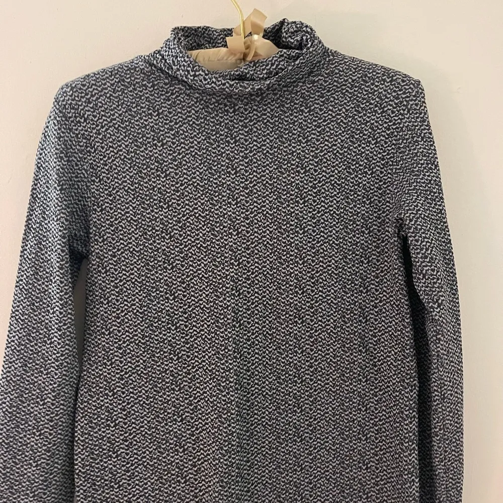 athleta turtleneck workout longsleeve top size S - Image 2