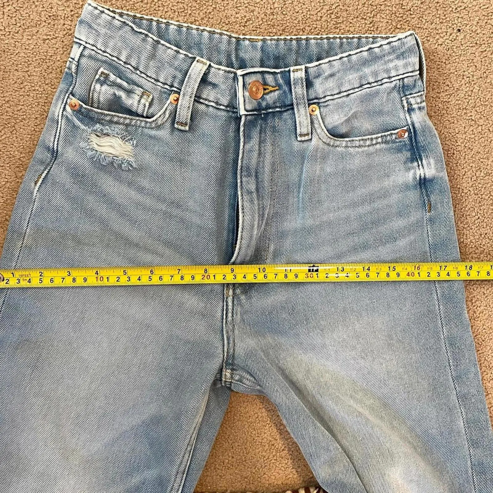 High-waisted, light-wash denim jeans with rips at the knees from h&m. size 2 - Image 7