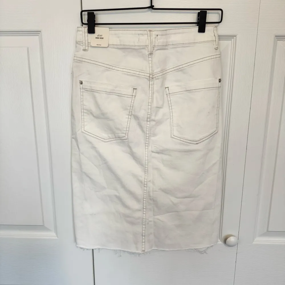 NWT BERSHKA white high rise denim skirt w/slit Sz 6 - Image 2