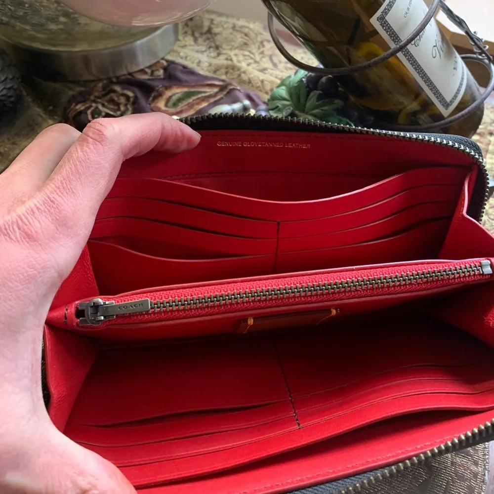 Authentic COACH 1941 leather sequins car accordion large zip wallet - Image 9