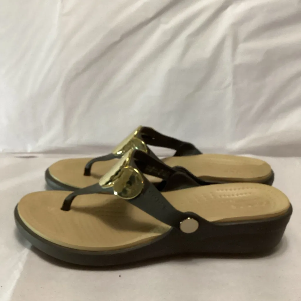 Crocs women’s flip flops sandals wedges size 8 - Image 7