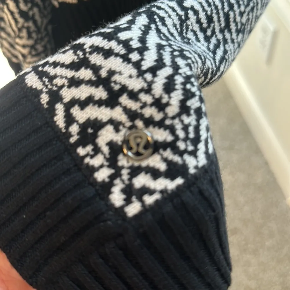 Lululemon Retired Poncho, O/S, Like New - Image 9