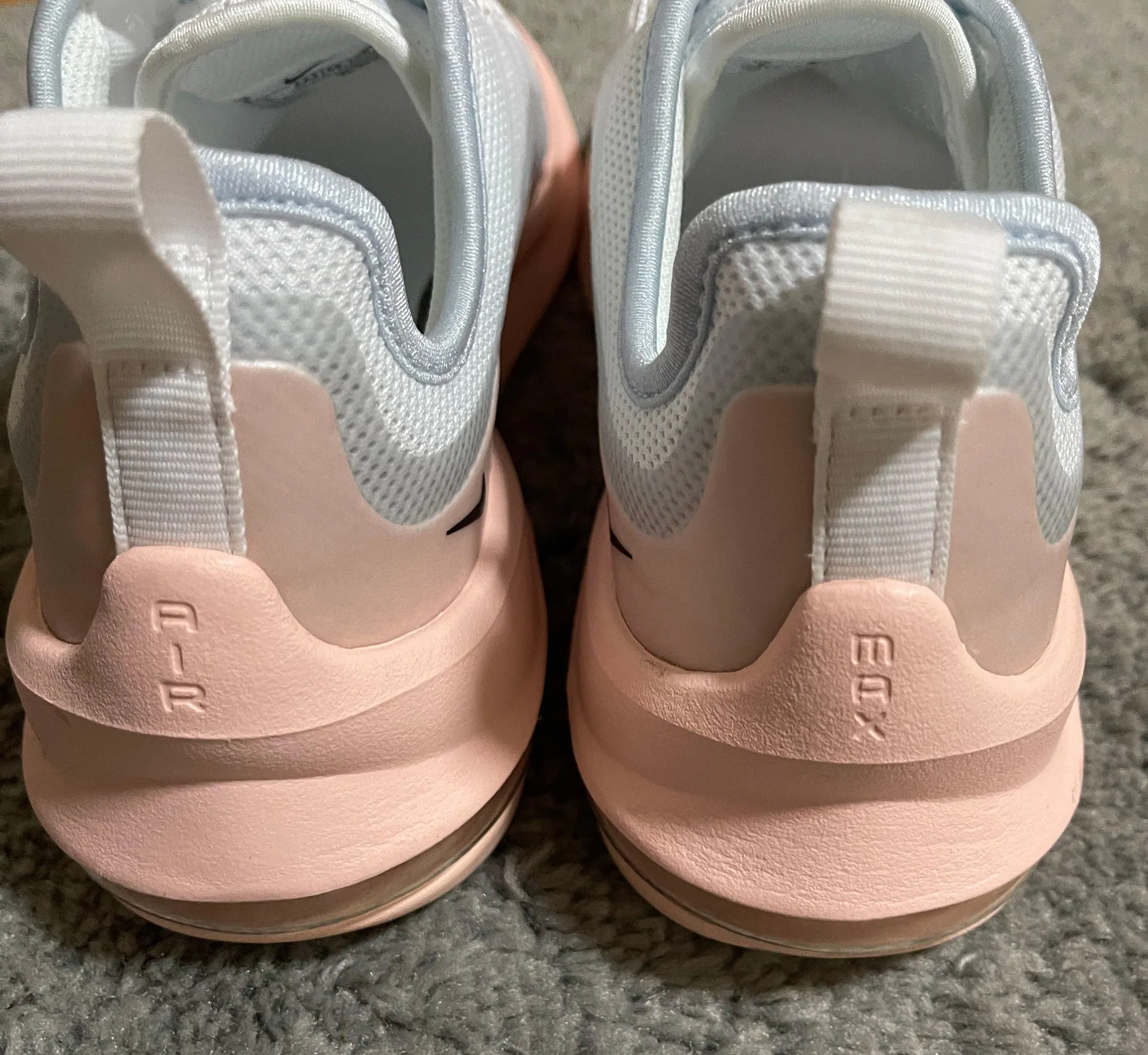 Nike Air Max Axis - Image 4