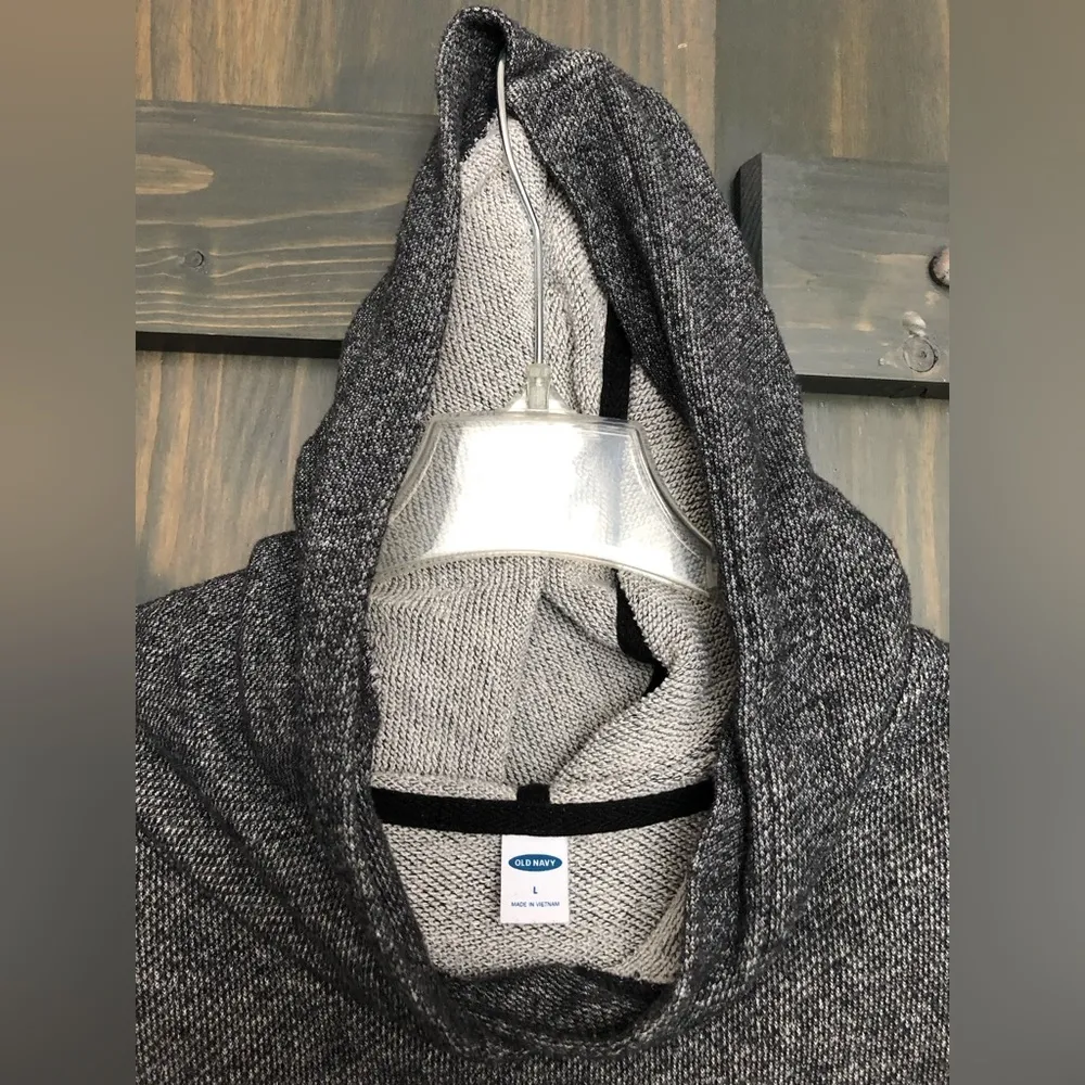 Old Navy grey hooded sweatshirt with front pocket - Image 3
