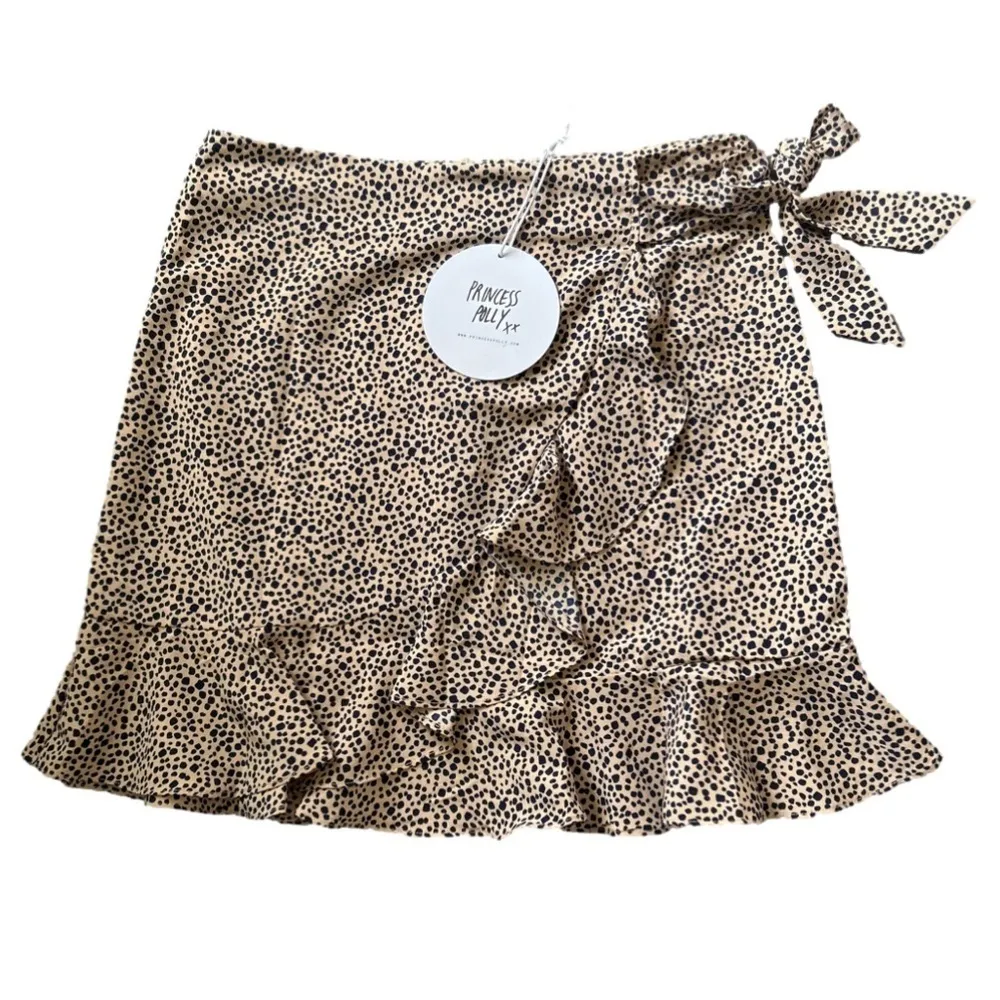 NWT Princess Polly zip up bow tie wrap mini skirt tan and black polka dot sz 6 - Image 2