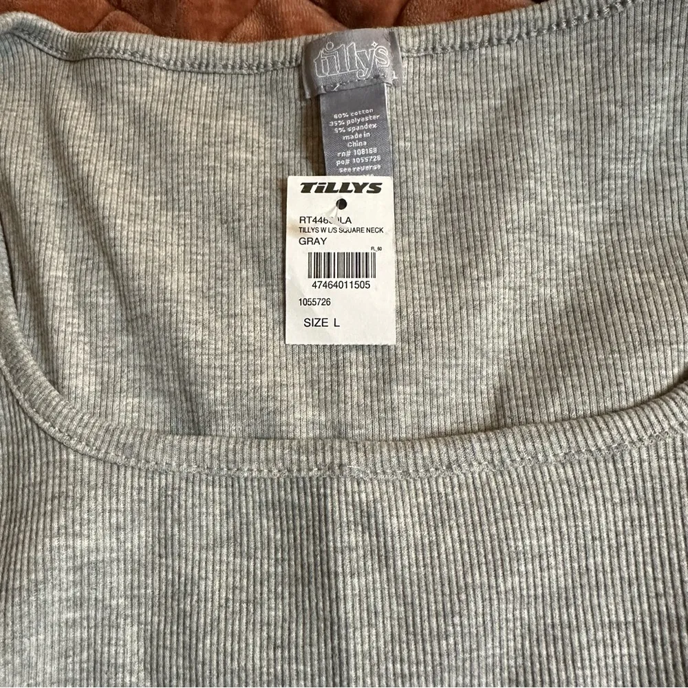NWT Tilly’s Gray Long Sleeve Women's Top - Image 2