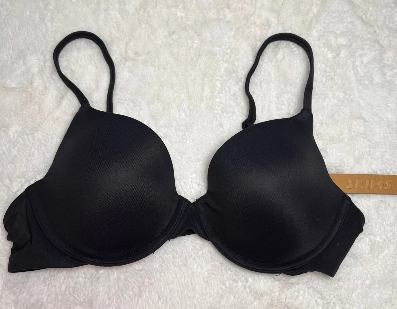 SKIMS Women's T-Shirt Bra Onyx Black Size 34B Underwire Adjustable Straps NWT - Image 1