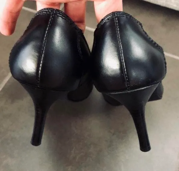 Hardly Worn Tribeca by Kennith Cole pointed toe shoes. Sz 7.5. In excellent condition - Image 4