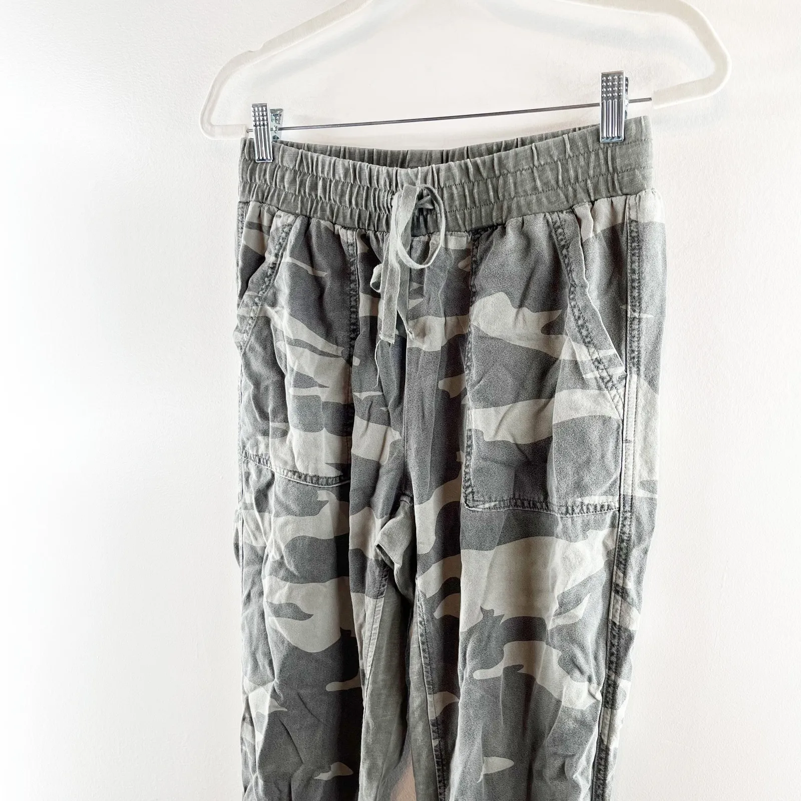 Splendid High Rise Lakeside Camo Joggers Green Small - Image 8