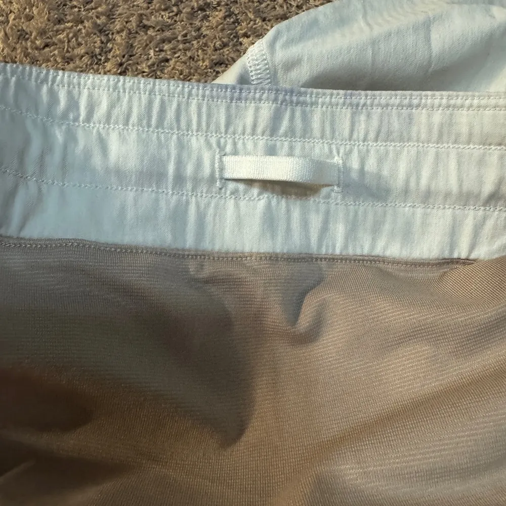 Lululemon hotty hot shorts like new sold out online! Size 10 light gray - Image 8