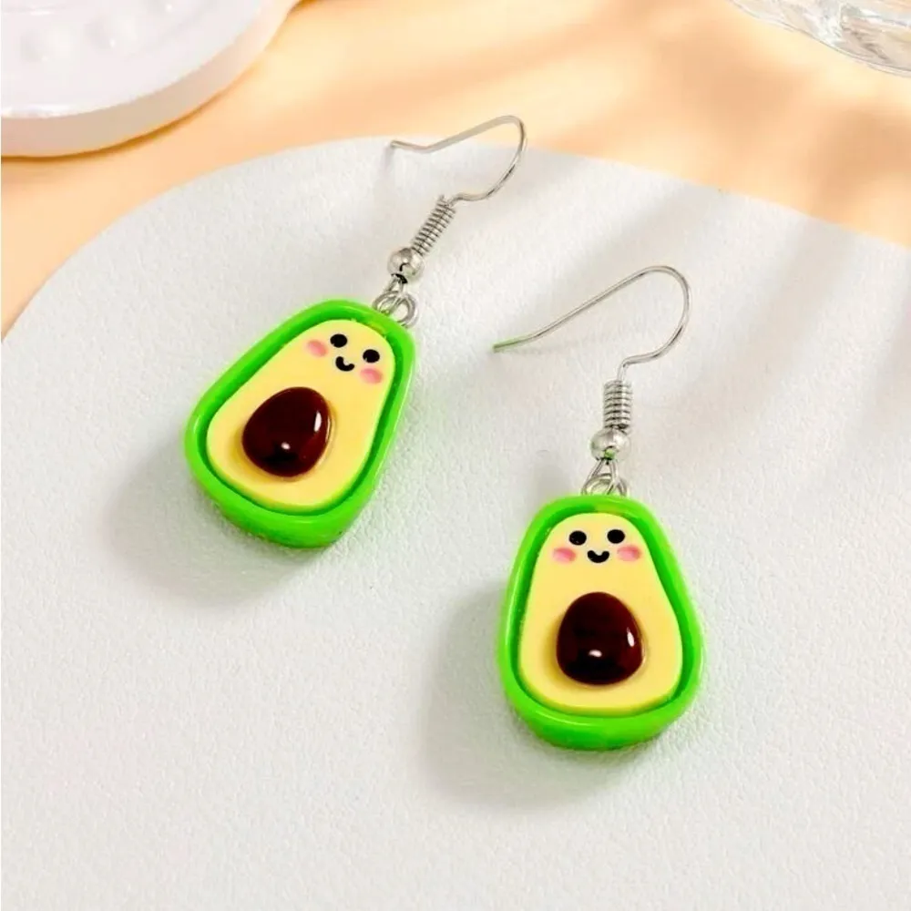 Cute 🥑 guac earrings - Image 3