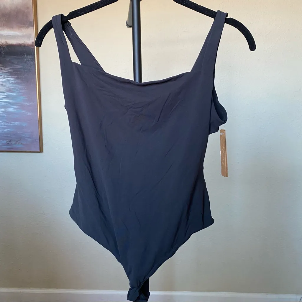 SKIMS Fits everybody square‎ neck bodysuit in Onyx Style BS-SCN-0294 Size M - Image 3