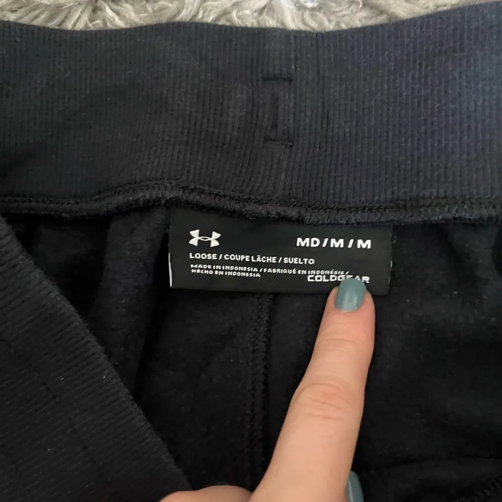 Under Armour Black Sweatpant joggers size medium - Image 3