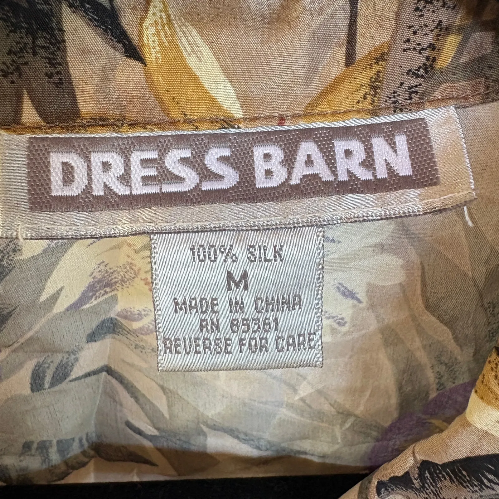 Vintage Tropical Silk Hawaiian Shirt Neutral Floral Button Down Blouse Medium - Image 9