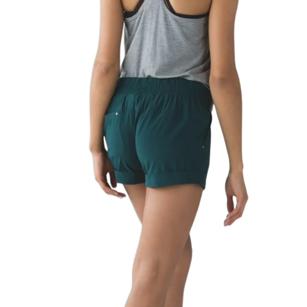 Lululemon Spring Break Away Short in Deep Green Size 4 - Image 2
