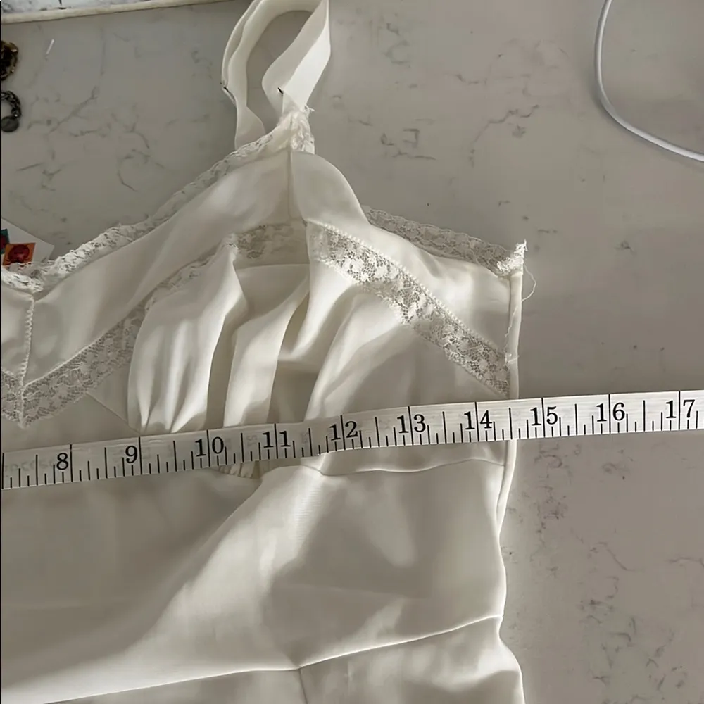 Vintage Elegant White Lace Slip Great Condition Size undefined - Image 8
