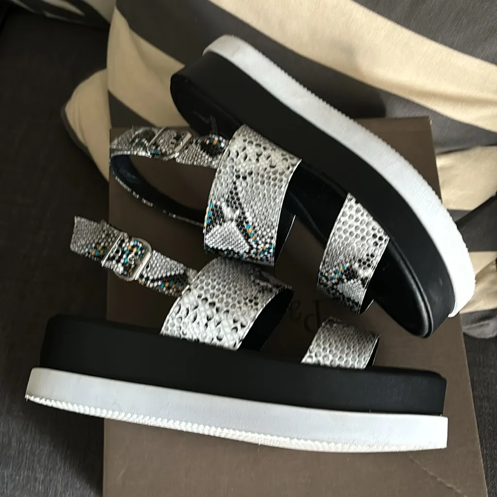 LINEA PAOLO Renz Platform Slingback Sandal Snake Print - Image 4