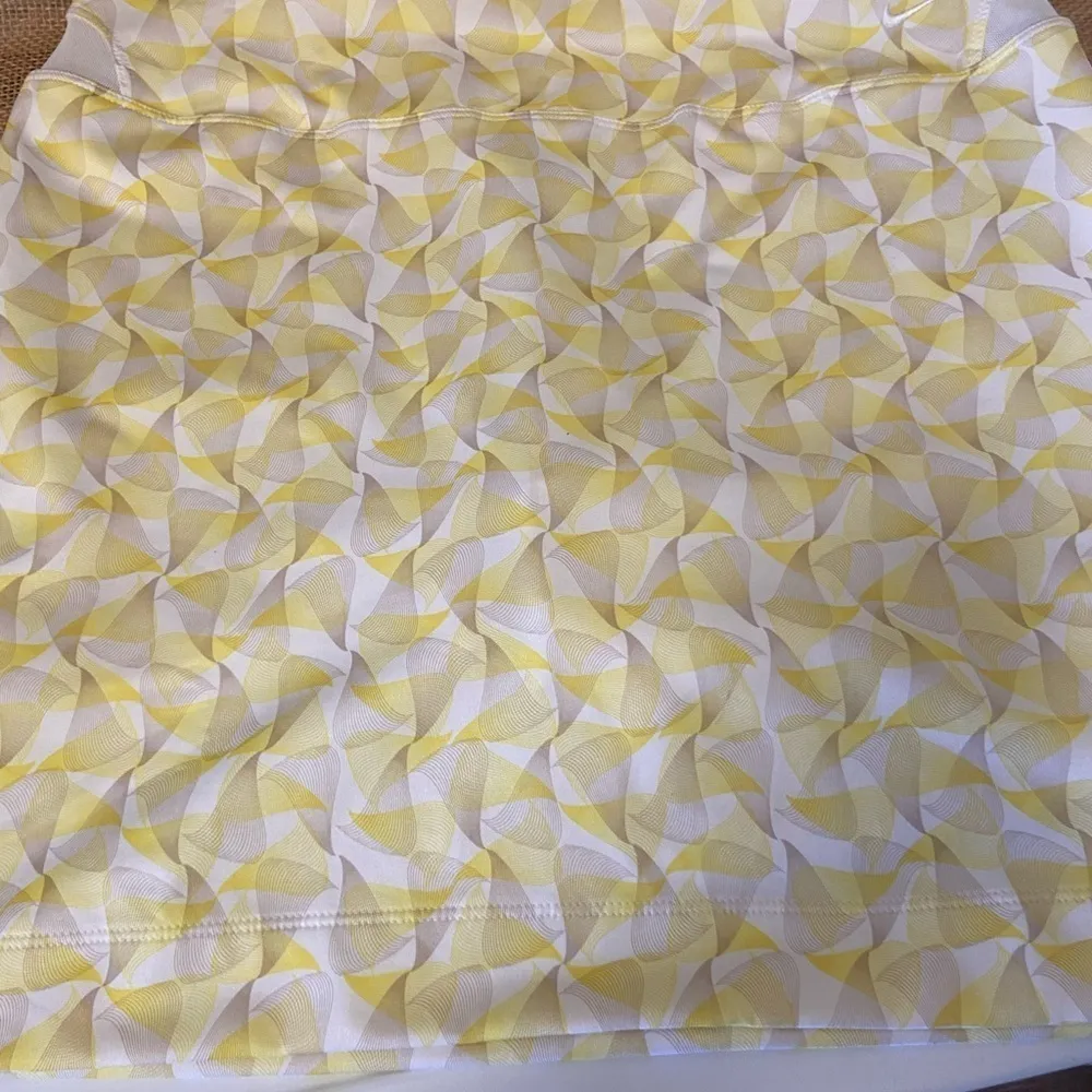 Nike Golf skort yellow and grey designer golf women's size 4 with a 16” waist - Image 3