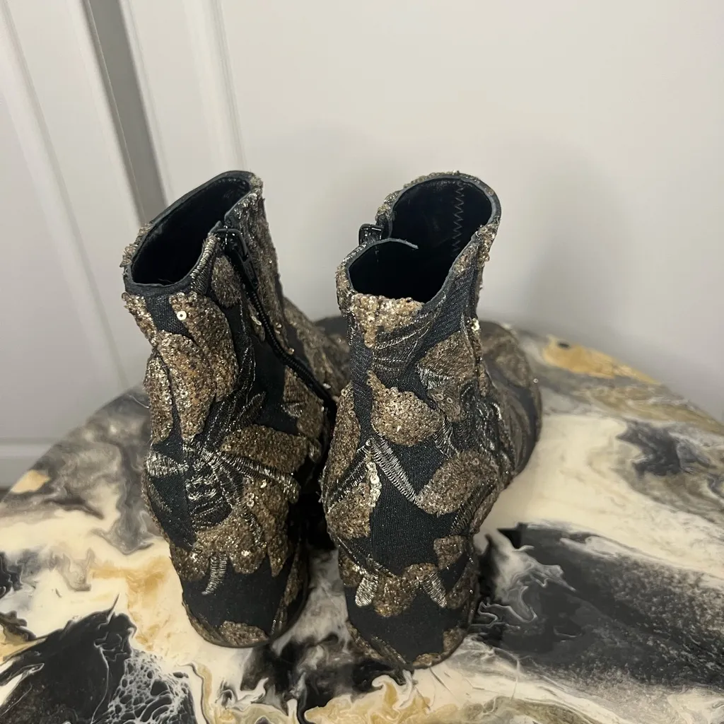 Tapestry Brocade Gold Sequin Leather Soled Boots Size 8.5 - Image 4