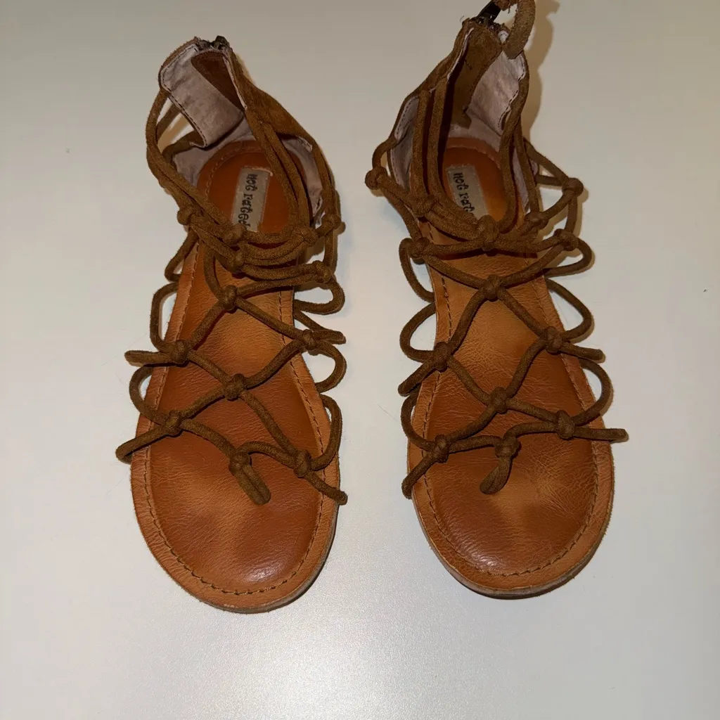 Not Rated  gladiator sandal size 7 - Image 2