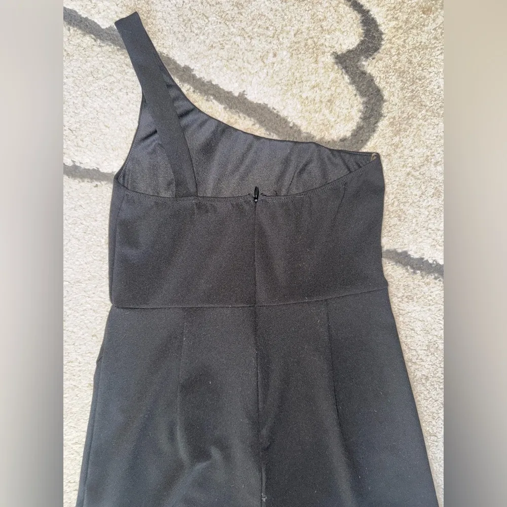 Blue Blush Black One-Shoulder Romper - Image 5