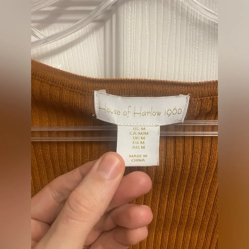 NWOT House of Harlow Ribbed Cropped Sweater Size Medium Orange - Image 2