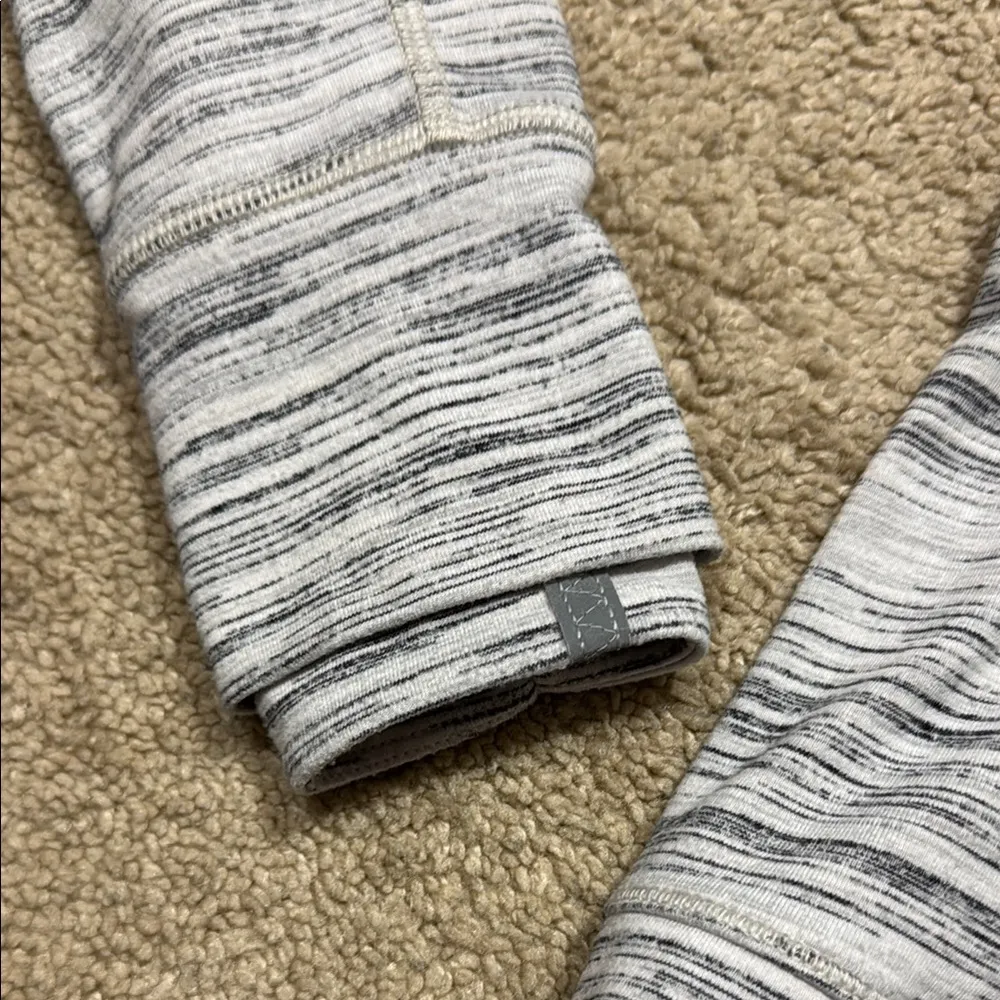 Lululemon Hooded Pull Over Sz2 Heathered White - Image 2