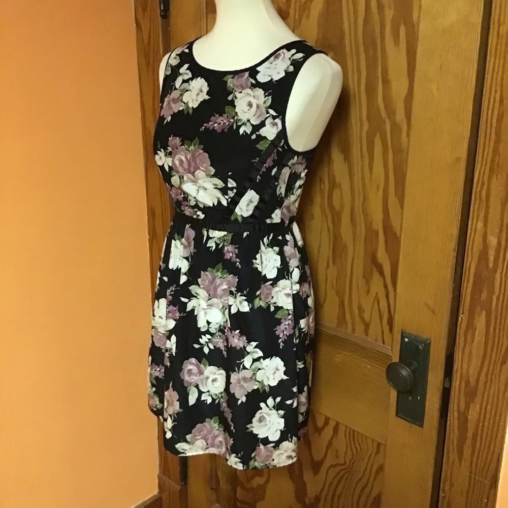 Feminine roses fit n flare party dress Black Size undefined - Image 7