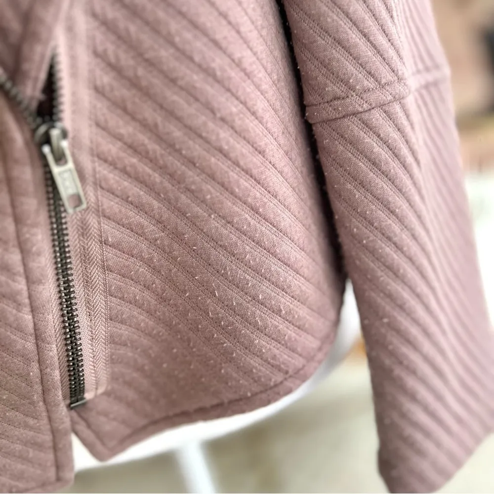 BB Dakota Place To Be Moto Jacket Dusty Mauve Ribbed Knit M Full Zip - Image 9