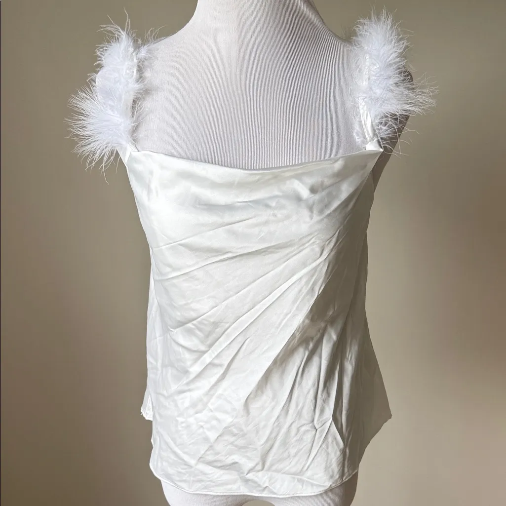 Feather Accent Top White - Image 2