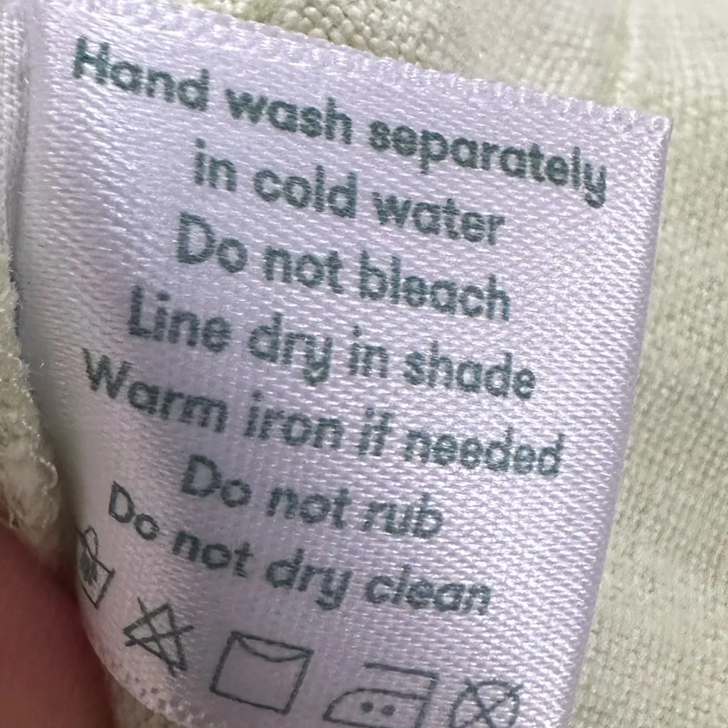 Roller rabbit linen romper size XS - Image 4