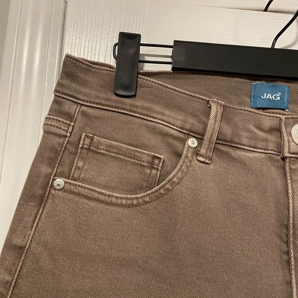 NWT JAG Size 8P Cassie Taupe Mid Rise Slim Fit Straight Leg Cotton Stretch Jeans - Image 3