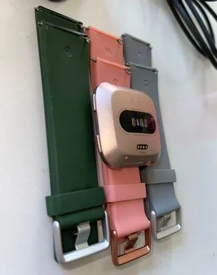 Fitbit  Versa Rose Gold - Image 3