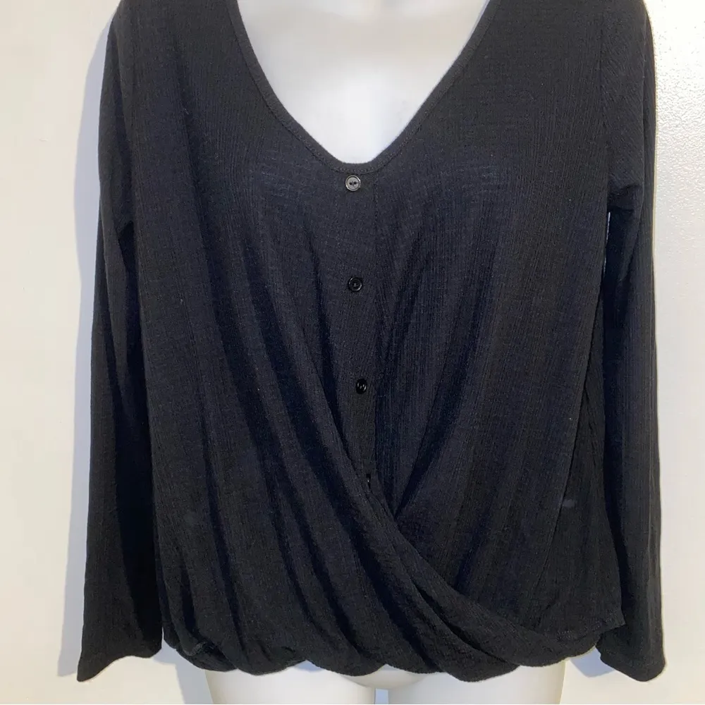 White Willow Women’s Black faux Wrap Top Size Small Black - Image 8