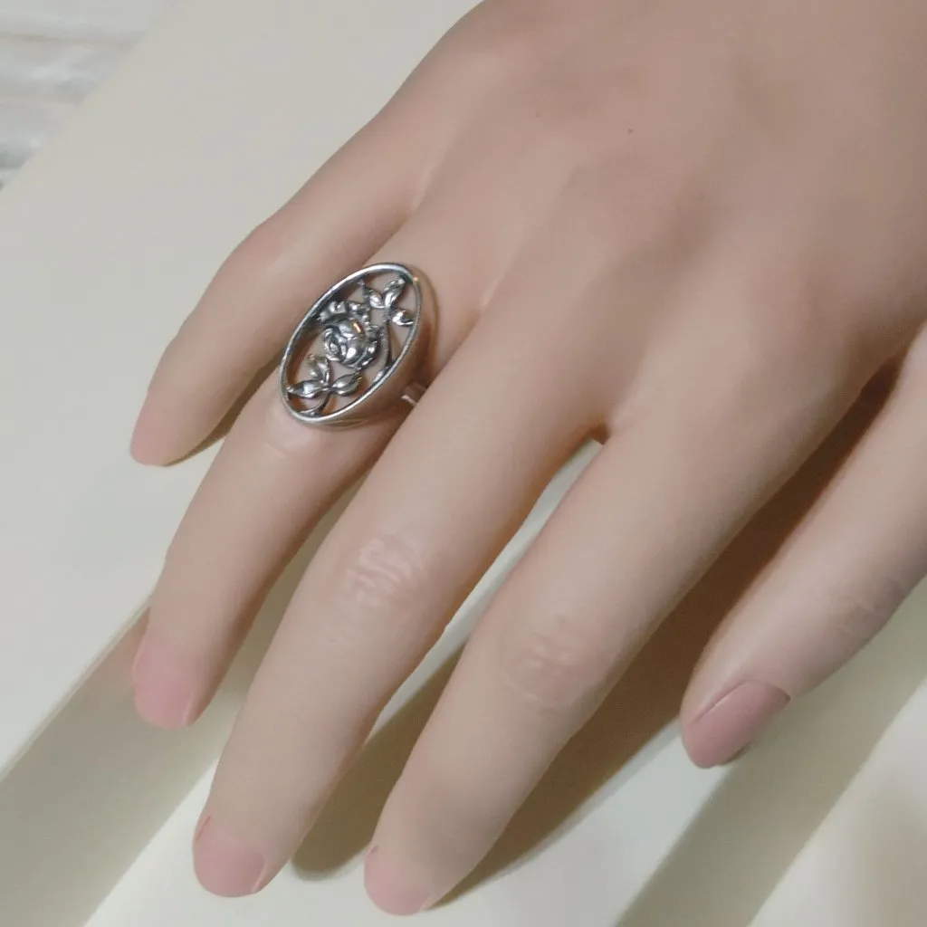 Avon Rose Ring Oval Vintage 1970s Rosamonde Silver Tone Floral Motif Adjustable - Image 9