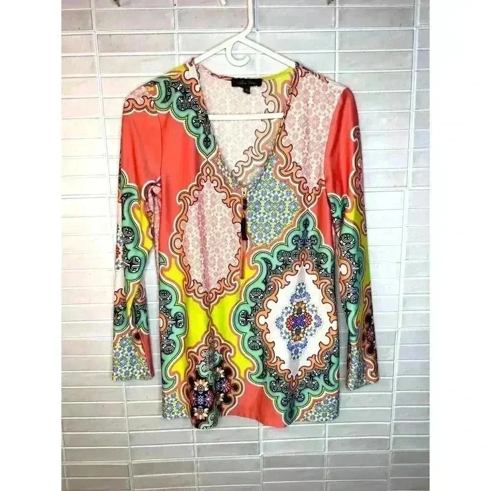 Melissa Paige women's top size small - Image 2