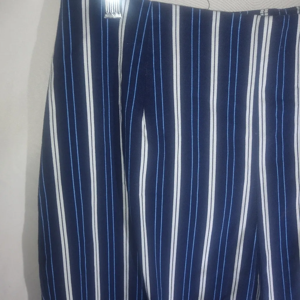 Briggs 18 30x22 Summer Striped Crop Pants Plus in Navy White - Image 3