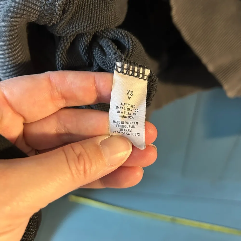 Aerie/American Eagle Reverse Terry Cropped Hoodie Size XS, Charcoal Grey - Image 4