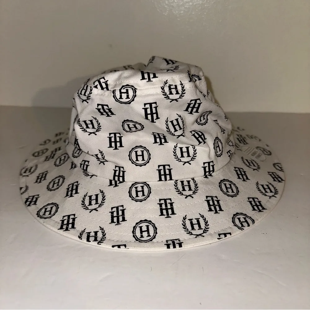 Tommy Hilfiger White & Black Bucket Hat NWT One size Fits All retail $34.50 - Image 8