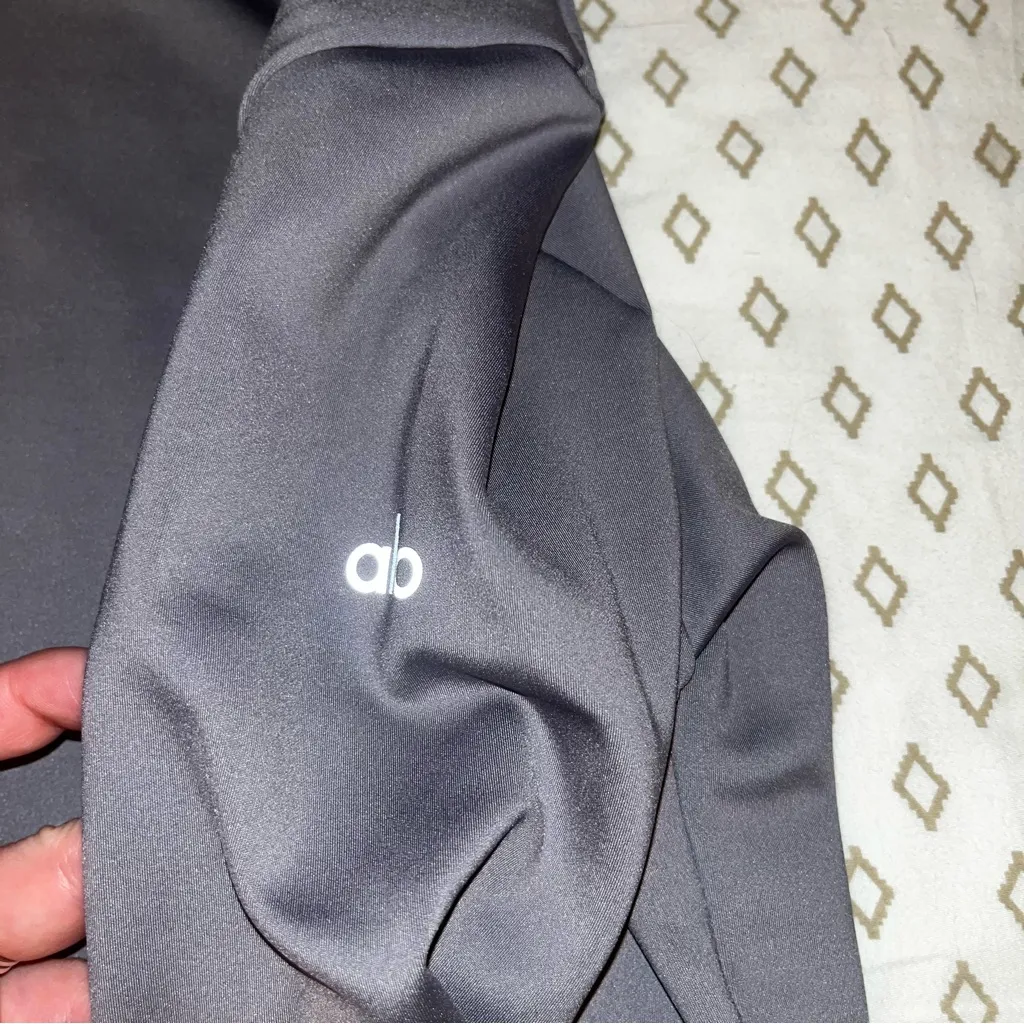 Alo yoga airlift winter warm hooded running sweater size small - Image 2