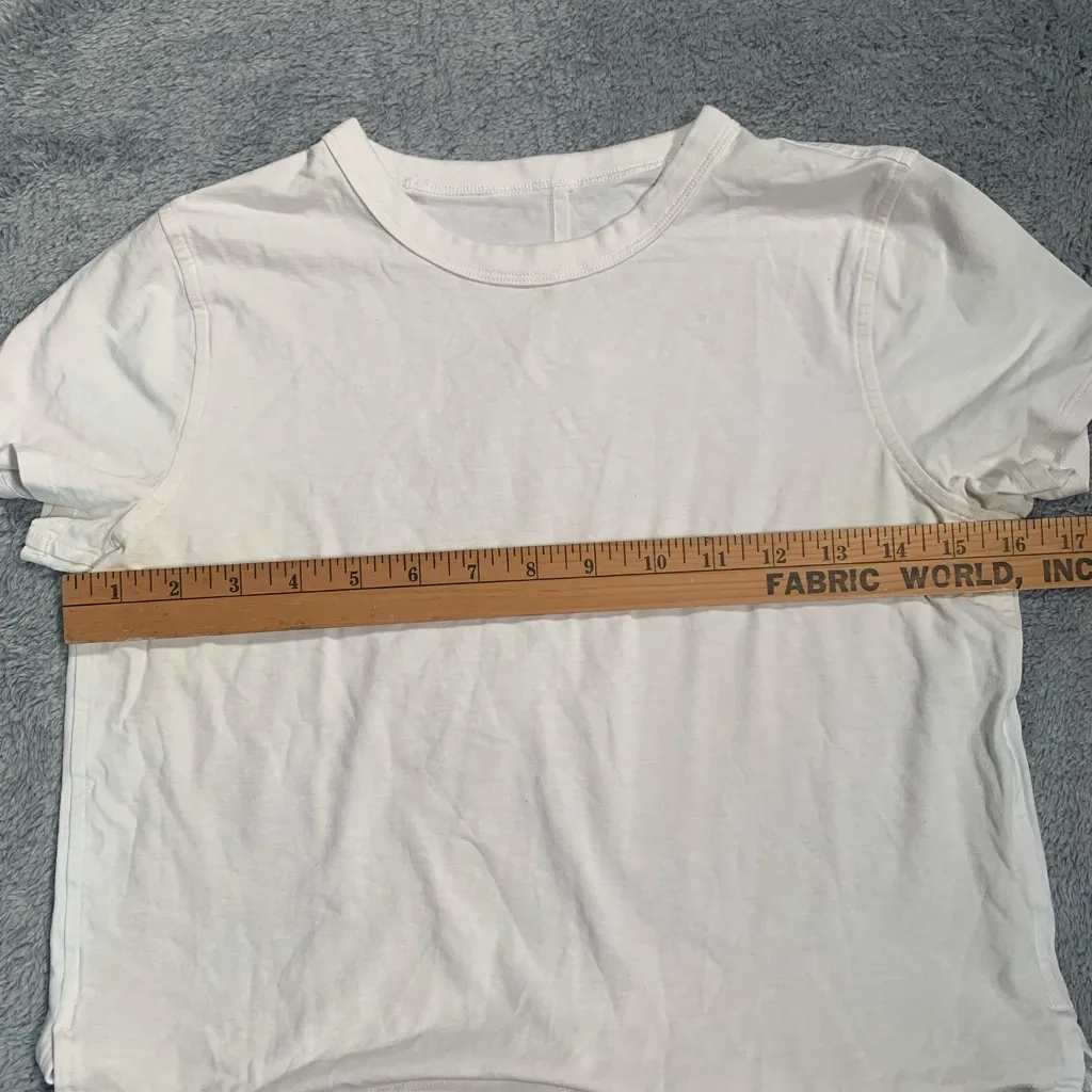 Lululemon Athletica White Short Sleeve Tee cropped - Image 10