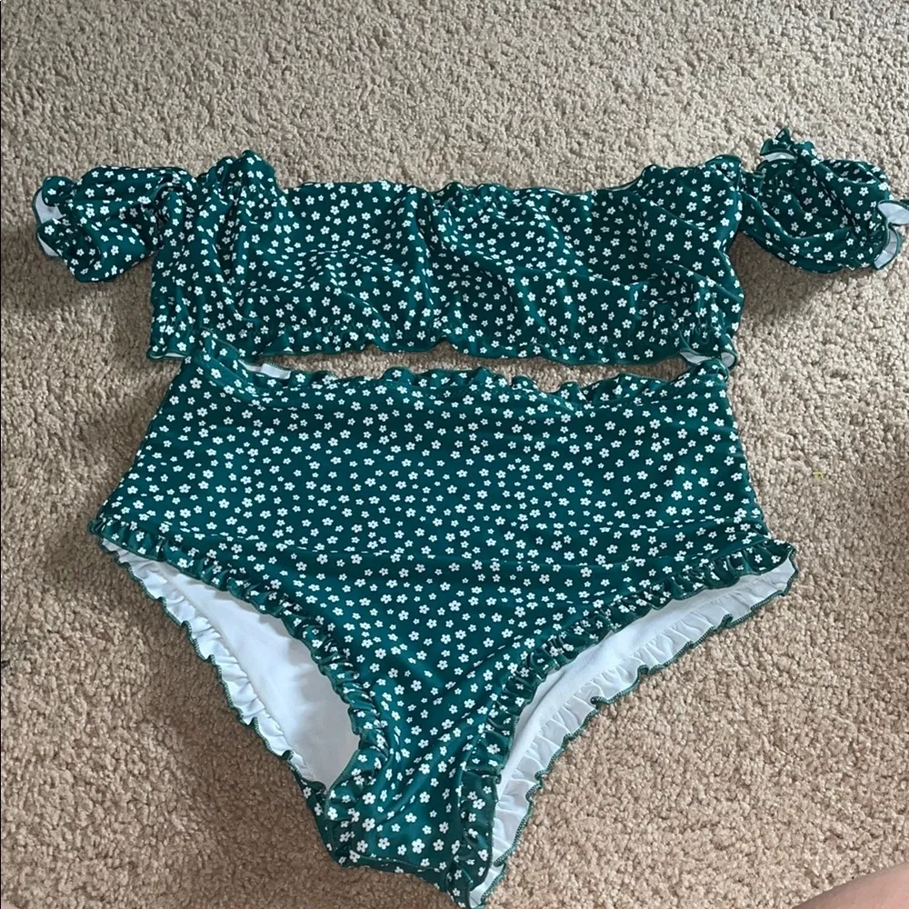 SHEIN green and white Floral Ruffled Bikini Set size medium high waisted - Image 2