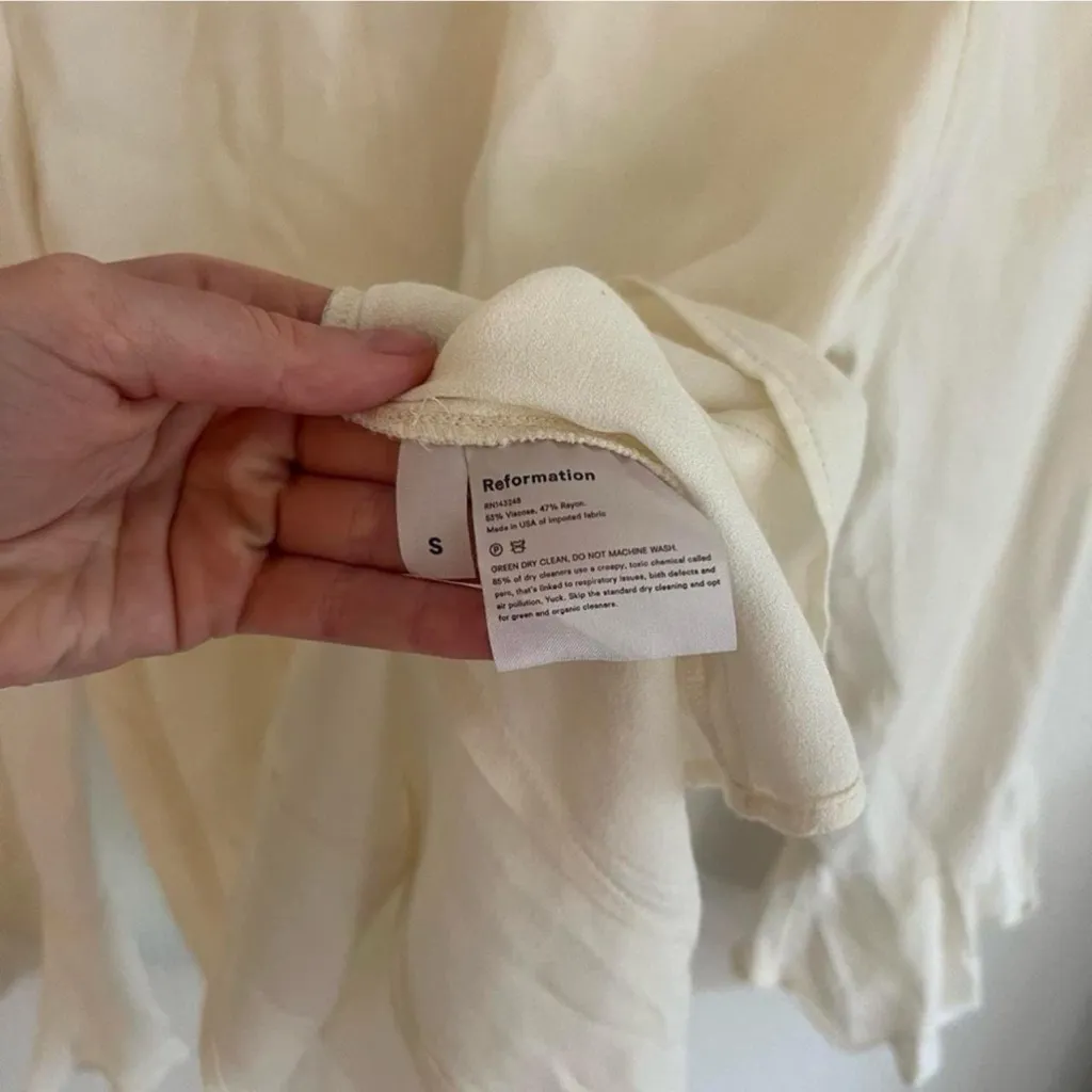 Reformation white/ cream three-quarter sleeve blouse with small keyhole detail - Image 5