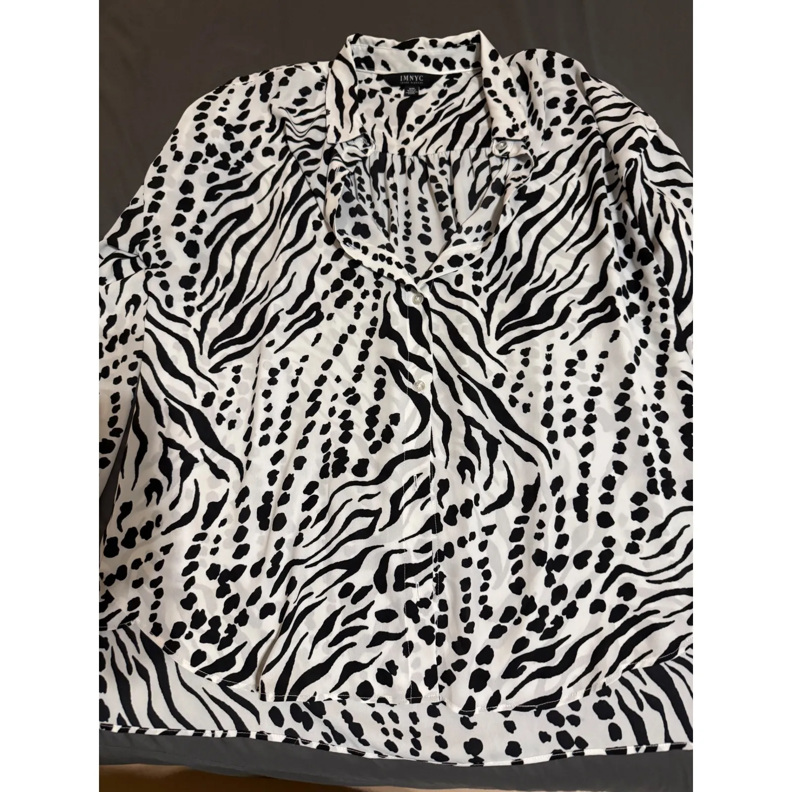 IMNYC Isaac Mizrahi Size Medium Women Blouse White Black Animal Print Careerwear - Image 2