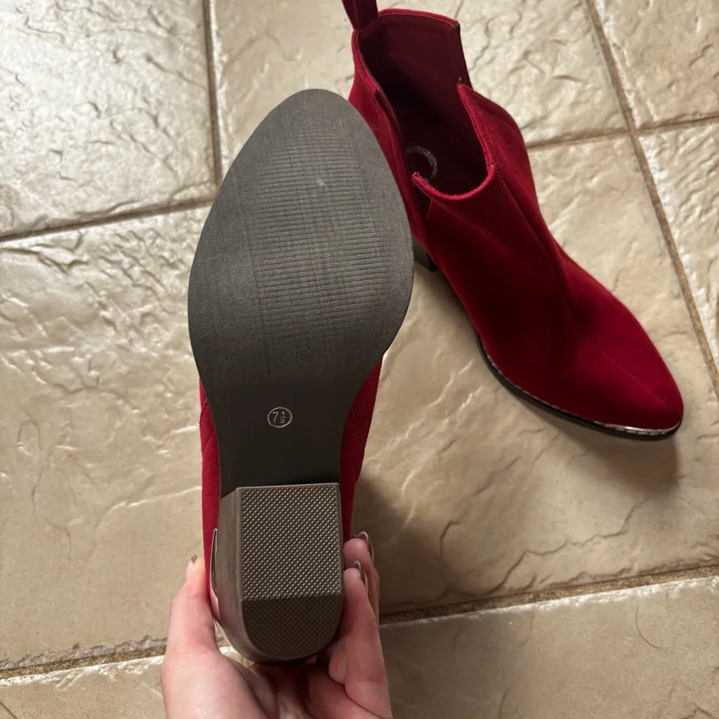 Journee Collection isla red ankle booties Sz 7.5 - Image 4