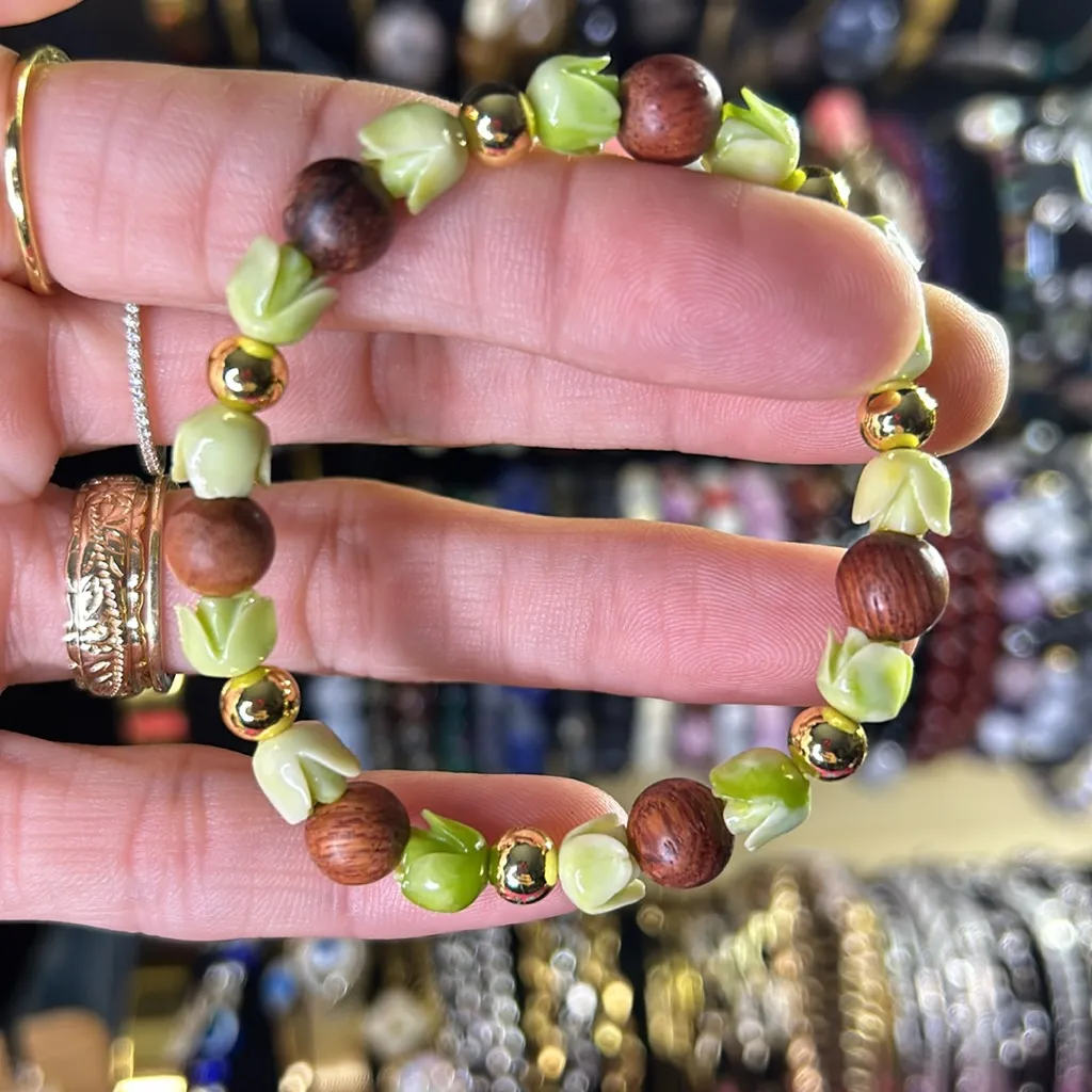 194A. Pakalana Gold Filled & Sandalwood Bead Bracelet Made in Maui, Size 7 Green - Image 3