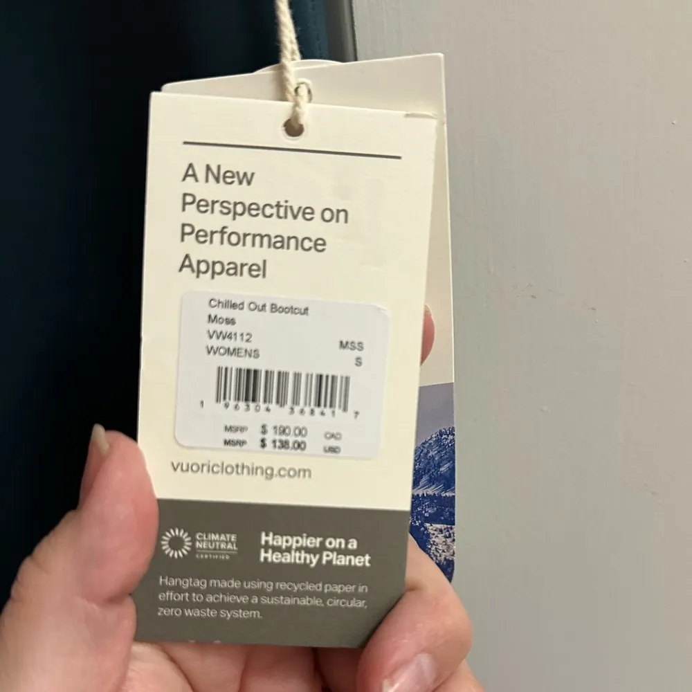 VUORI CHILLED OUT BOOTCUT LEGGING NWT - Image 3