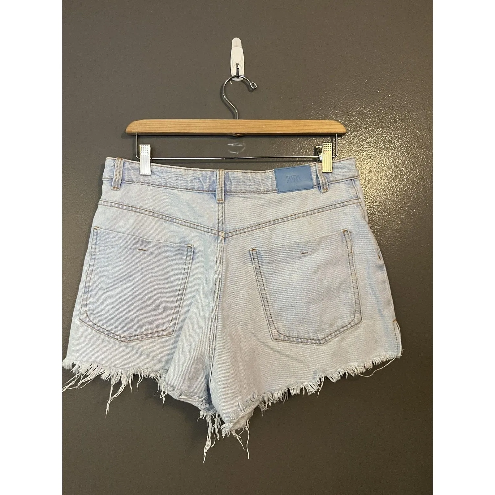 Zara Denim Shorts Womens 10 Light Wash Blue High Rise Cutoff Frayed Hem - Image 2